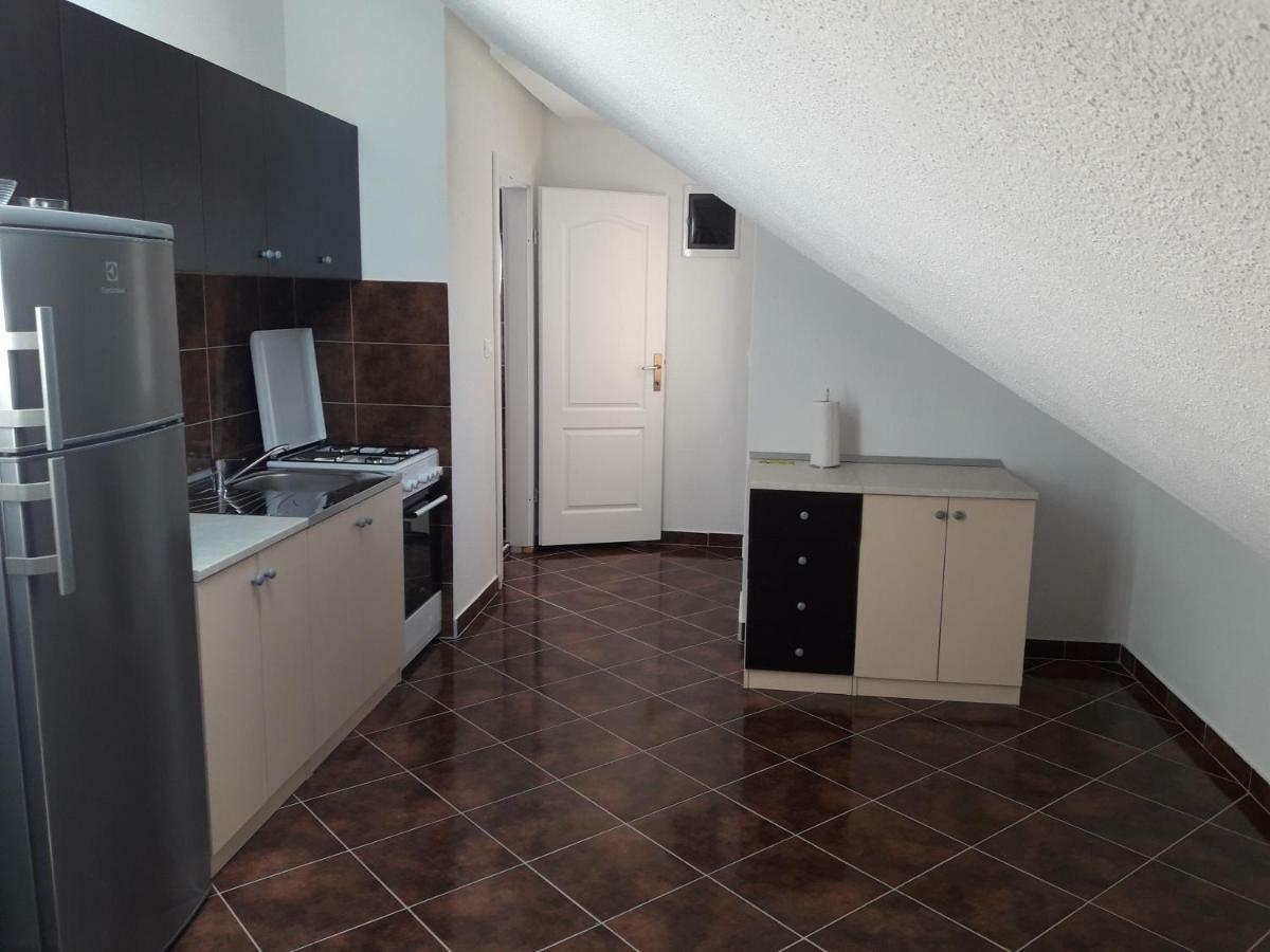 Apartmani Timon Bol Exterior photo
