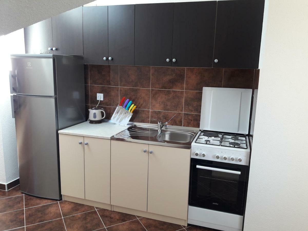 Apartmani Timon Bol Exterior photo