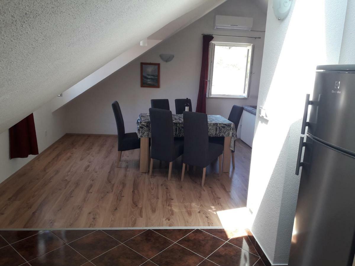 Apartmani Timon Bol Exterior photo